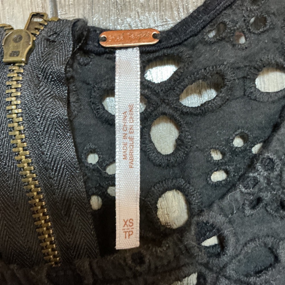 Free People Dress XS Black Lace Sleeveless Striped Ruffle Hem‎ Casual Summer - Picture 8 of 8